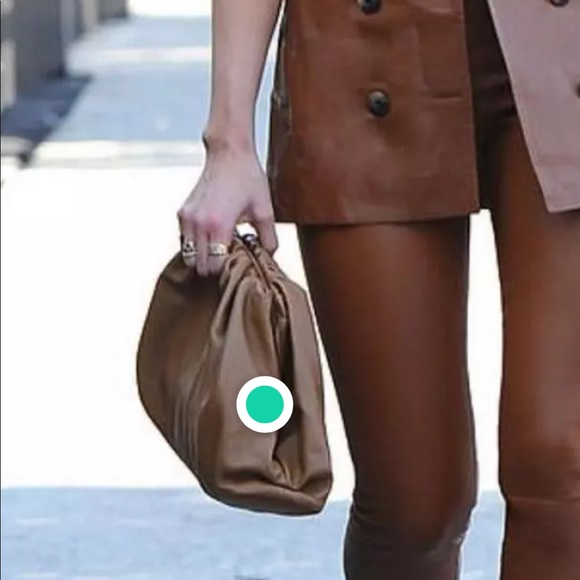 The Pouch Bag in vegan cognac leather - Picture 2 of 10